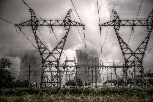 equipo de trabajo en Chile colaborando con herramientas digitales en oficina